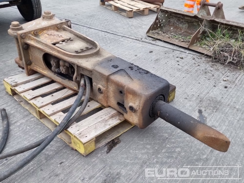 Hidraulikus törőfej Indeco Hydraulic Breaker 65mm Pin to suit 13 Ton Excavator: 7 kép. Hidraulikus törőfej Indeco Hydraulic Breaker 65mm Pin to suit 13 Ton Excavator: 7 kép.