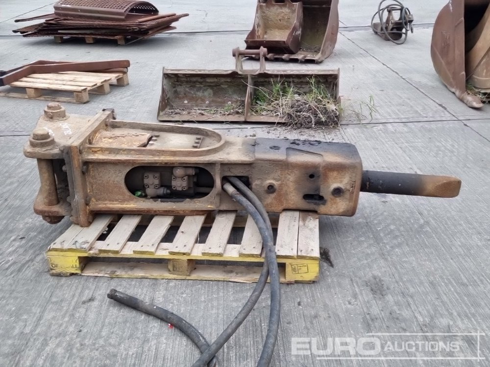 Hidraulikus törőfej Indeco Hydraulic Breaker 65mm Pin to suit 13 Ton Excavator: 6 kép. Hidraulikus törőfej Indeco Hydraulic Breaker 65mm Pin to suit 13 Ton Excavator: 6 kép.