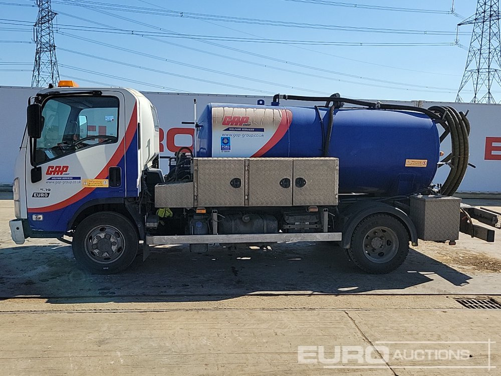 Isuzu 75.190 - Tartályos teherautó: 2 kép. Isuzu 75.190 - Tartályos teherautó: 2 kép.