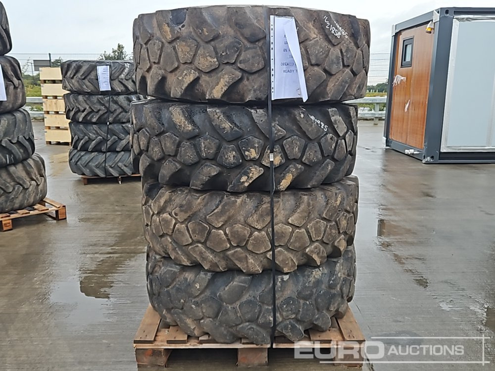 JCB 15.5-25 Tyre (4 of) - Gumiabroncs: 1 kép. JCB 15.5-25 Tyre (4 of) - Gumiabroncs: 1 kép.