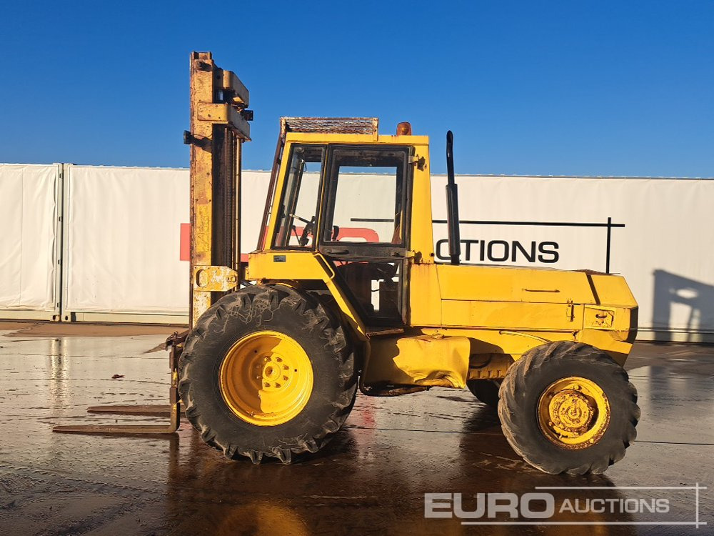 JCB 926 Rough Terrain Forklift, 2 Stage Mast - Terepjáró képességű targoncá: 2 kép. JCB 926 Rough Terrain Forklift, 2 Stage Mast - Terepjáró képességű targoncá: 2 kép.