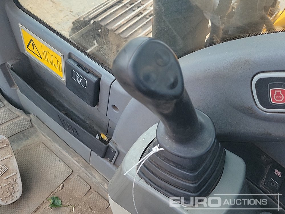 Lánctalpas kotró JCB JS145LC: 43 kép.