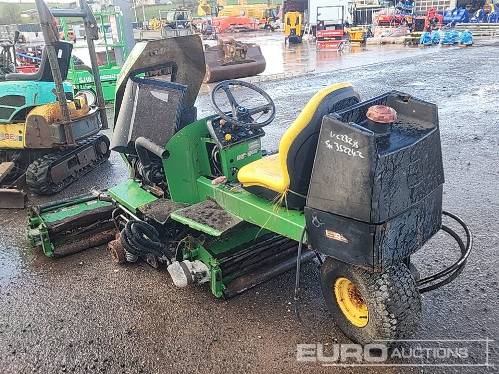 John Deere 2653A - Kerti fűkasza: 2 kép. John Deere 2653A - Kerti fűkasza: 2 kép.