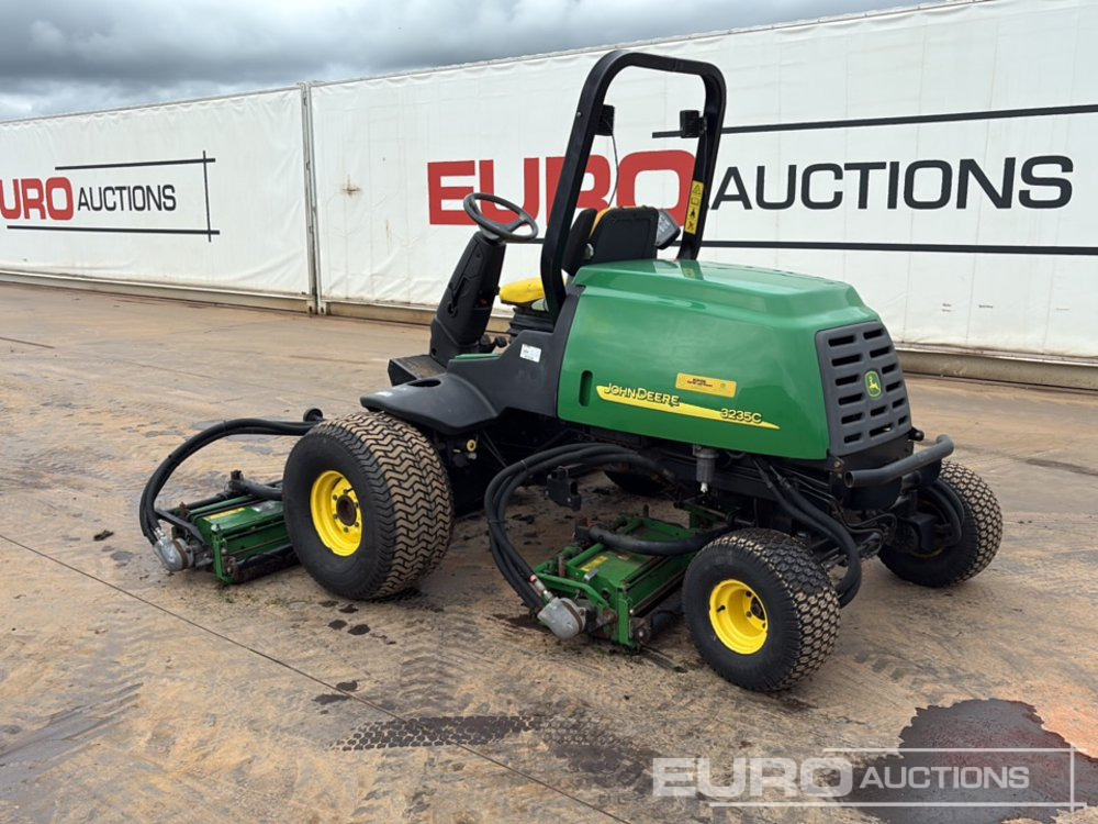 John Deere 3235C - Kerti fűkasza: 3 kép. John Deere 3235C - Kerti fűkasza: 3 kép.