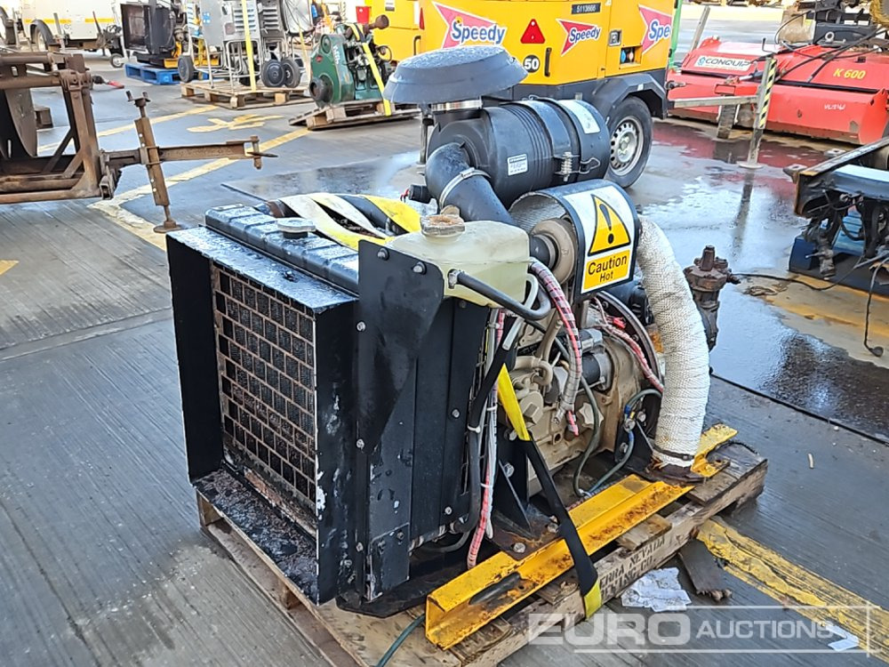 John Deere 4 Cylinder Engine, Pump - Motor: 5 kép. John Deere 4 Cylinder Engine, Pump - Motor: 5 kép.