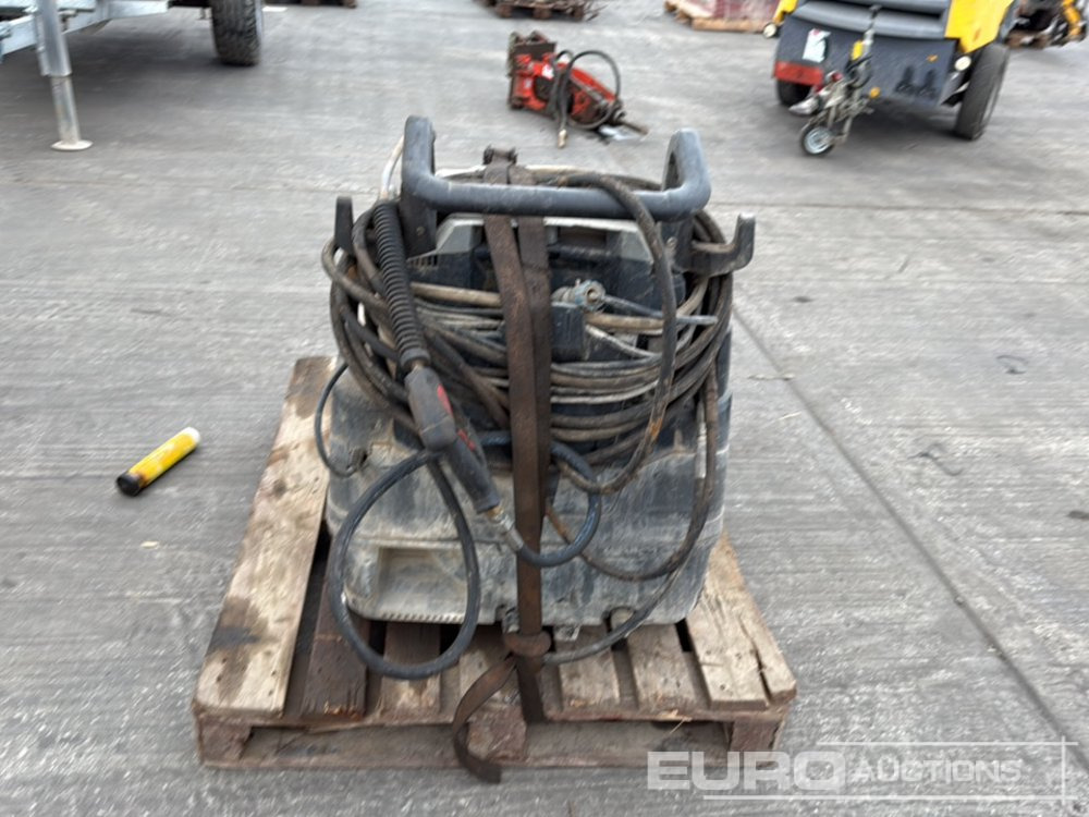 Karcher 230 Volt Pressure Washer - Magasnyomású mosó: 4 kép. Karcher 230 Volt Pressure Washer - Magasnyomású mosó: 4 kép.