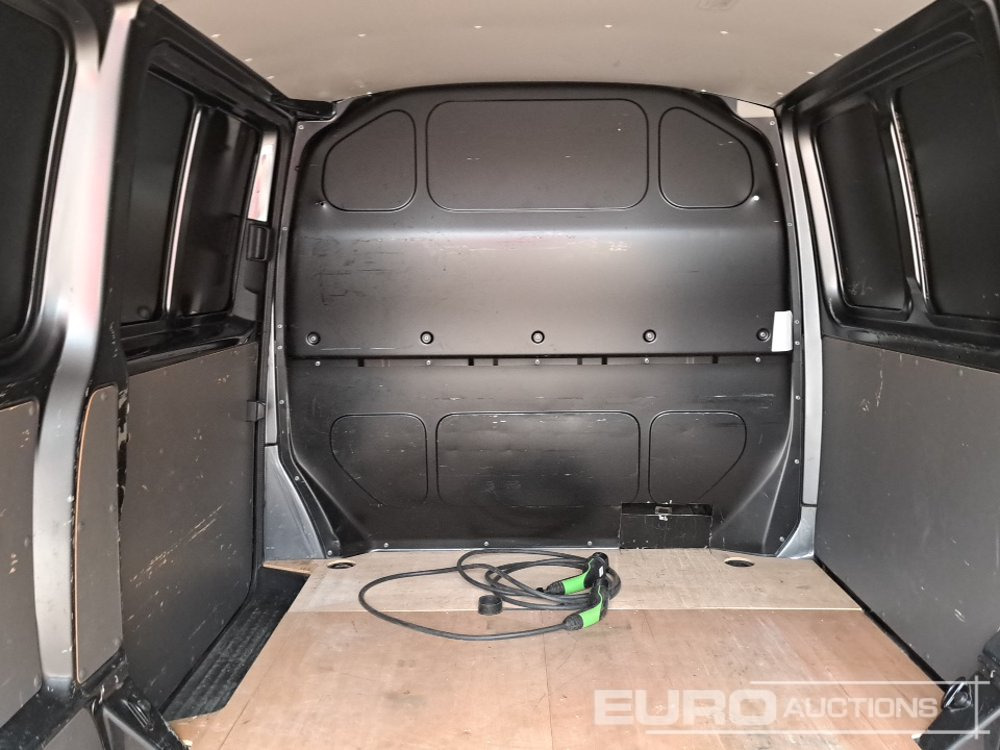 Kisteherautó 2021 Volkswagen ABT e-Transporter: 32 kép.