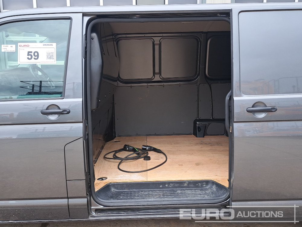 Kisteherautó 2021 Volkswagen ABT e-Transporter: 27 kép.