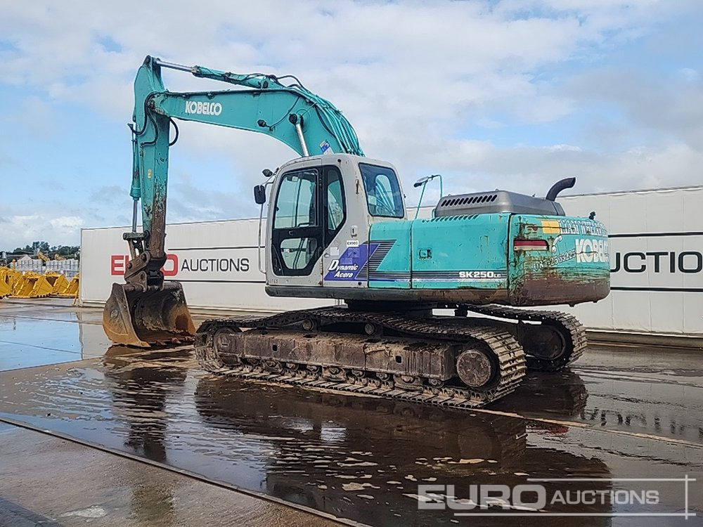 Kobelco SK250LC-6ES - Lánctalpas kotró: 3 kép. Kobelco SK250LC-6ES - Lánctalpas kotró: 3 kép.