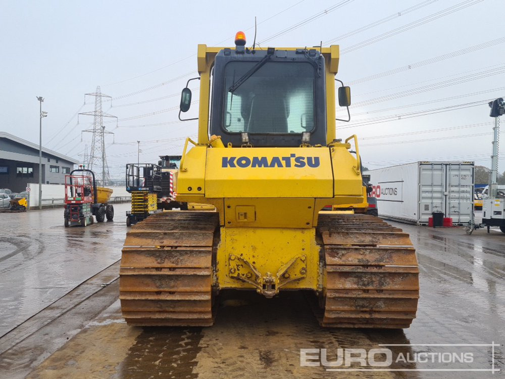 Komatsu D65PX-15 - Buldózer: 4 kép. Komatsu D65PX-15 - Buldózer: 4 kép.