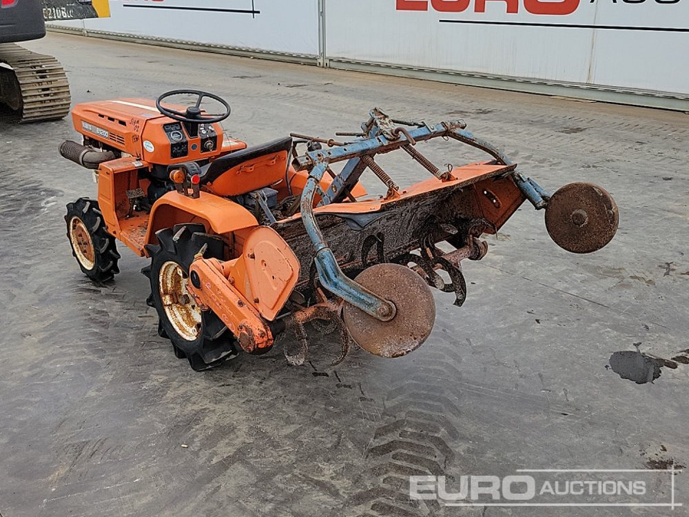 Kubota B1200 - Kistraktor: 3 kép. Kubota B1200 - Kistraktor: 3 kép.