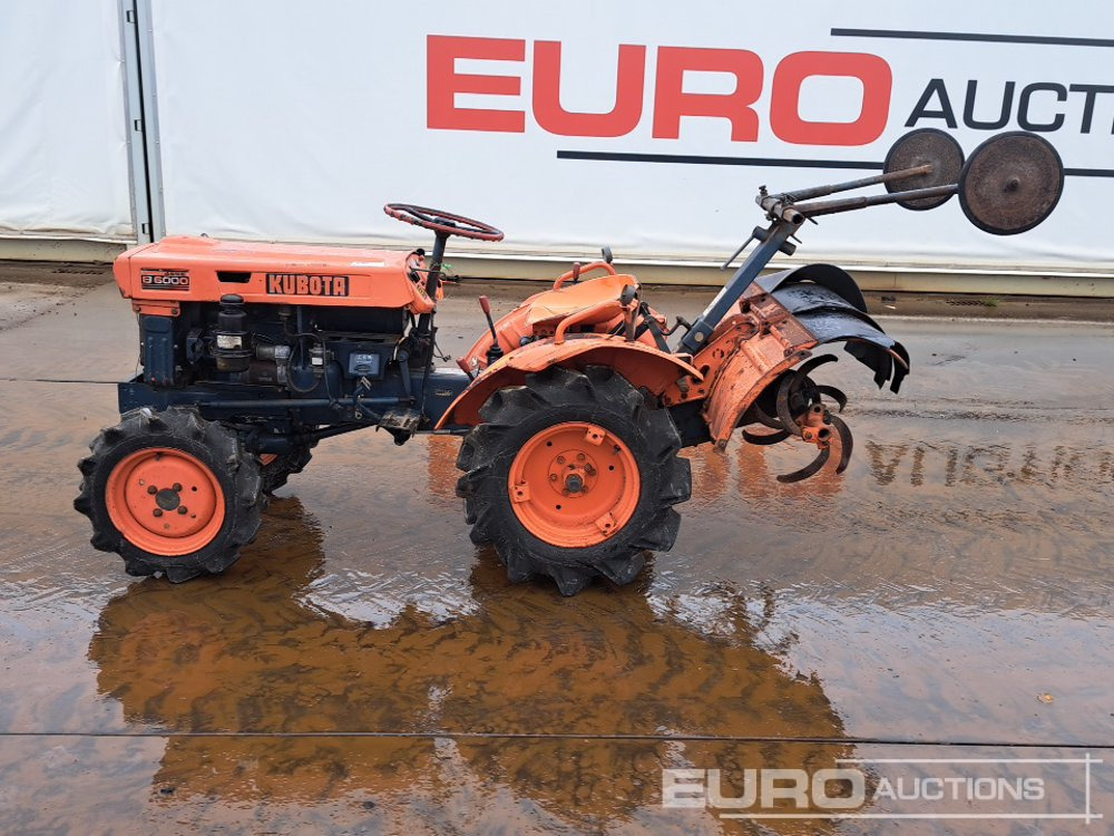 Kubota B6000 - Kistraktor: 2 kép. Kubota B6000 - Kistraktor: 2 kép.