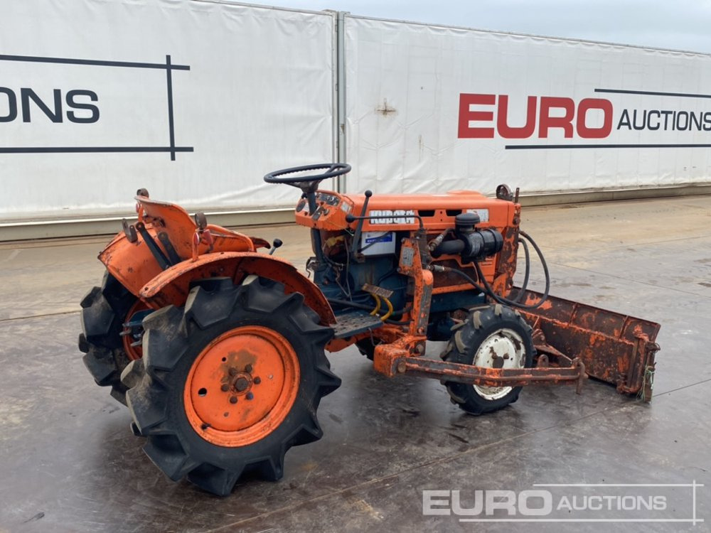 Kubota B7001 - Kistraktor: 5 kép. Kubota B7001 - Kistraktor: 5 kép.