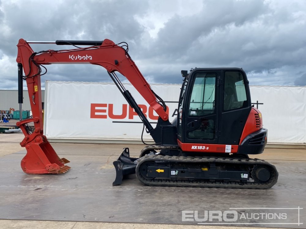 Kubota KX183-3 - Minikotró: 2 kép. Kubota KX183-3 - Minikotró: 2 kép.