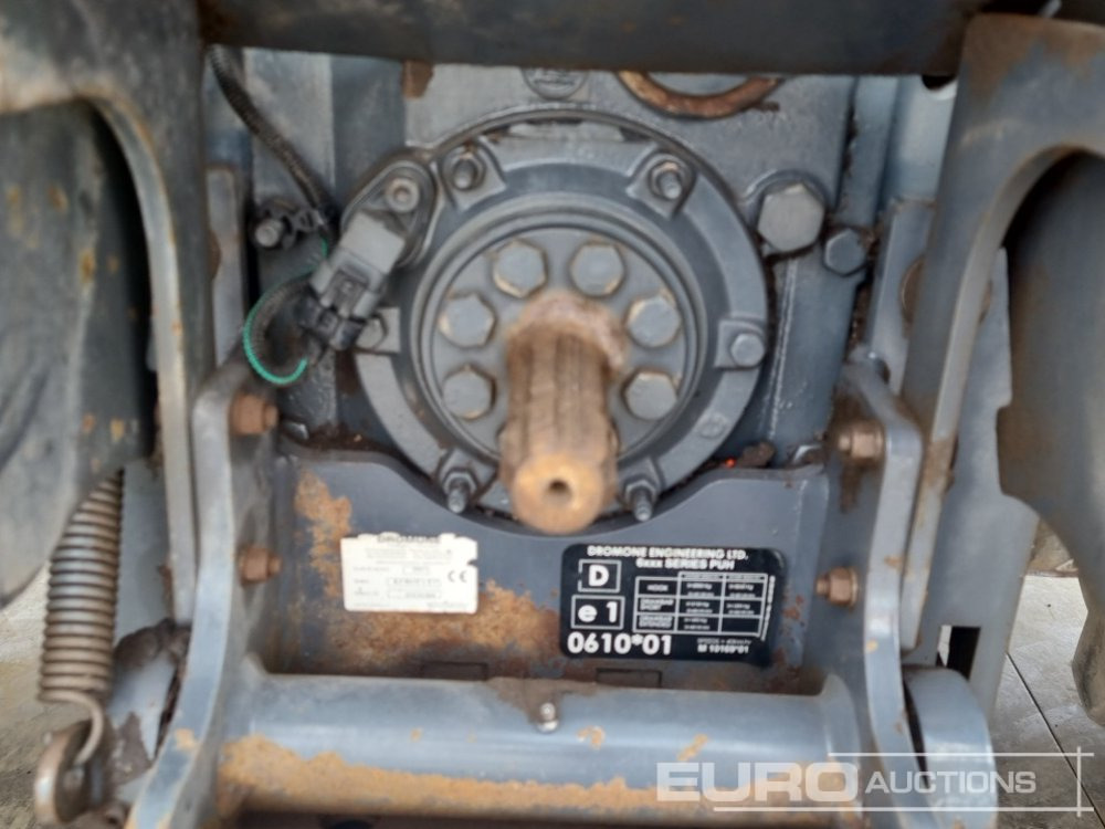 Traktor Kubota M7171: 19 kép.