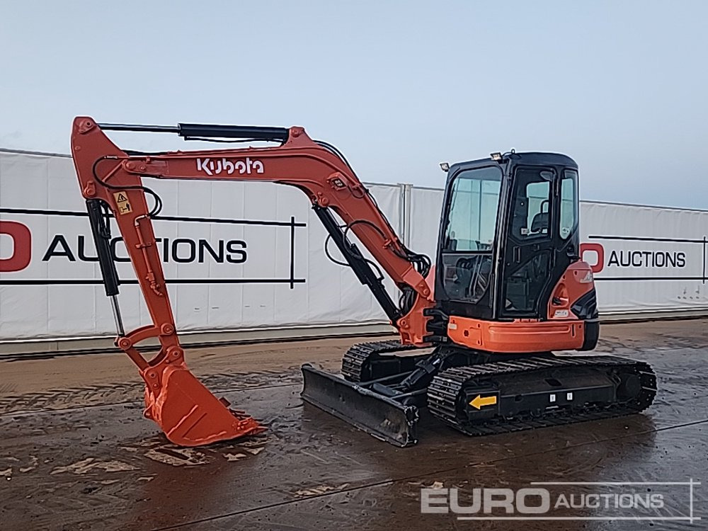 Kubota U55-4 - Minikotró: 1 kép. Kubota U55-4 - Minikotró: 1 kép.