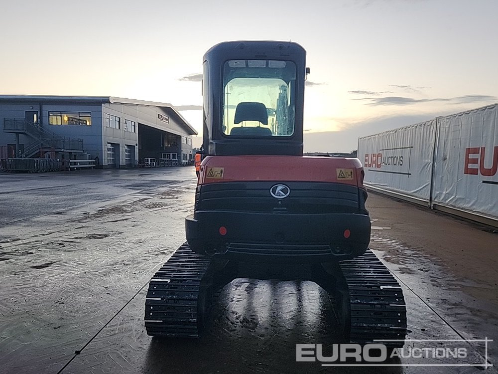 Kubota U55-4 - Minikotró: 4 kép. Kubota U55-4 - Minikotró: 4 kép.