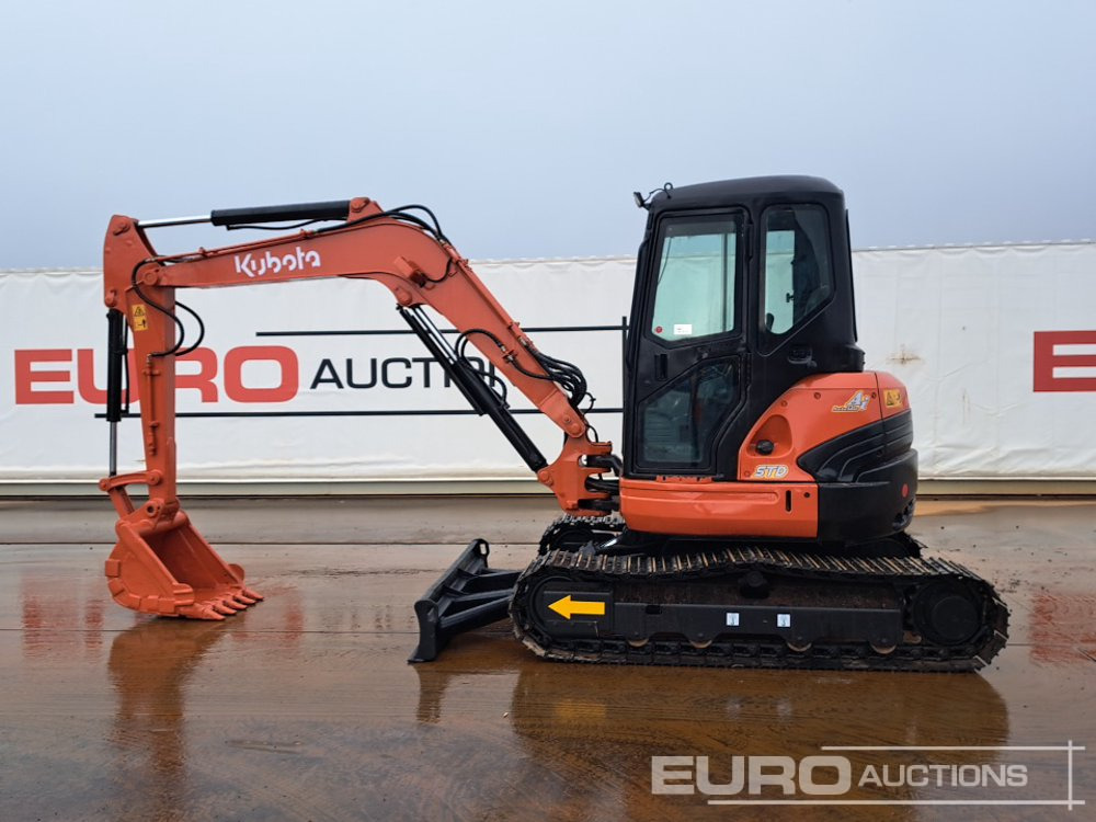 Kubota U55-4 - Minikotró: 2 kép. Kubota U55-4 - Minikotró: 2 kép.