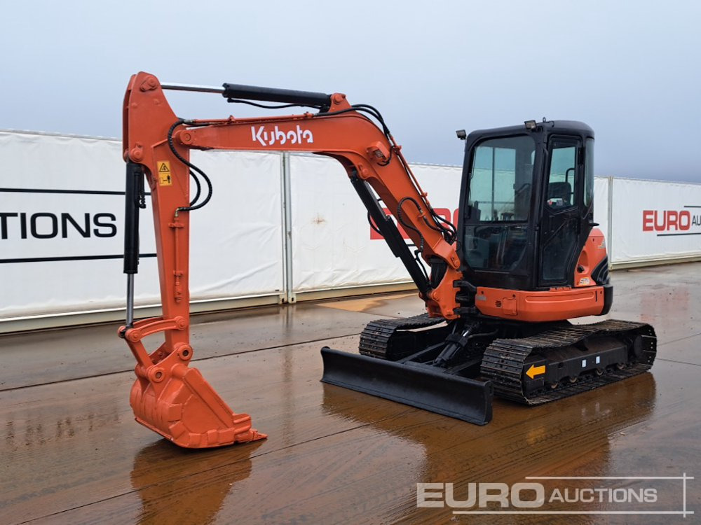 Kubota U55-4 - Minikotró: 1 kép. Kubota U55-4 - Minikotró: 1 kép.
