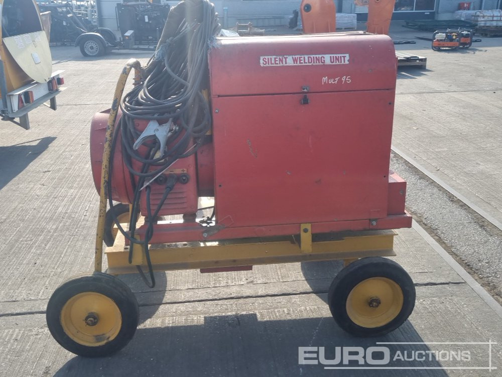 Kubota Wheeled Welder Genertor, 3 Cylinder Engine - Áramfejlesztő: 2 kép. Kubota Wheeled Welder Genertor, 3 Cylinder Engine - Áramfejlesztő: 2 kép.
