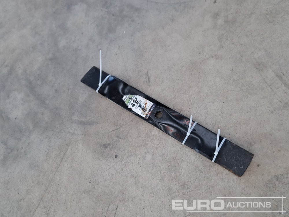 Lawnmower Blades to Suit 42" John Deere Mower (2 of) - Építőipari berendezések: 3 kép. Lawnmower Blades to Suit 42" John Deere Mower (2 of) - Építőipari berendezések: 3 kép.