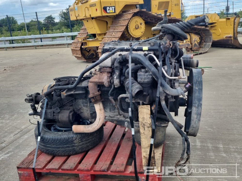 MAN 4 Cylinder Engine, Gearbox - Motor: 2 kép. MAN 4 Cylinder Engine, Gearbox - Motor: 2 kép.