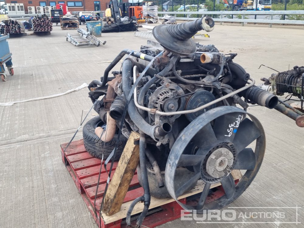 MAN 4 Cylinder Engine, Gearbox - Motor: 3 kép. MAN 4 Cylinder Engine, Gearbox - Motor: 3 kép.
