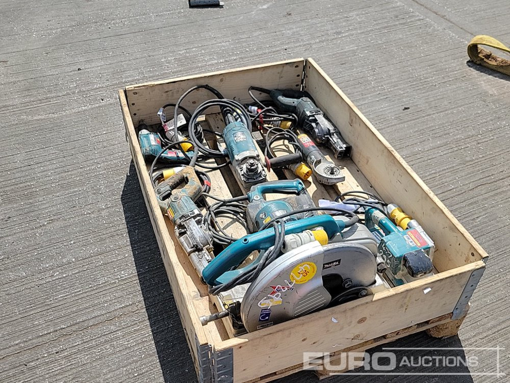 Makita 110Volt Cut Off Saw, Belt Sander, Grinder (2 of), Reciprocating Saw (2 of), Hammer Drill, Screwdriver - Építőipari berendezések: 3 kép. Makita 110Volt Cut Off Saw, Belt Sander, Grinder (2 of), Reciprocating Saw (2 of), Hammer Drill, Screwdriver - Építőipari berendezések: 3 kép.