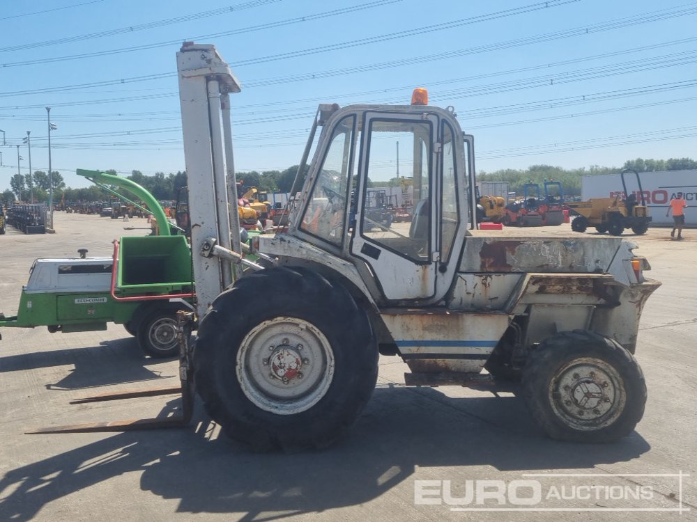 Manitou Diesel Rough Terrain Forklift, 2 Stage Mast, Forks - Terepjáró képességű targoncá: 2 kép. Manitou Diesel Rough Terrain Forklift, 2 Stage Mast, Forks - Terepjáró képességű targoncá: 2 kép.