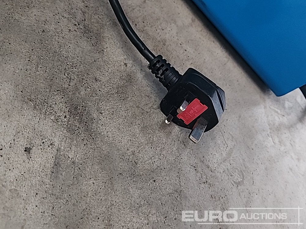 Garázs felszerelés Maranello 530 12/24 Volt Battery Charger & Neilsen 3500W Power Inverter (2 of): 11 kép. Garázs felszerelés Maranello 530 12/24 Volt Battery Charger & Neilsen 3500W Power Inverter (2 of): 11 kép.