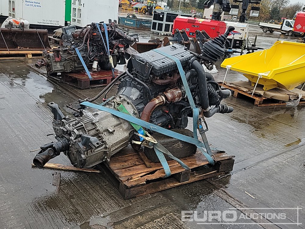 Mercedes 4 Cylinder Engine, Gearbox - Motor: 5 kép. Mercedes 4 Cylinder Engine, Gearbox - Motor: 5 kép.