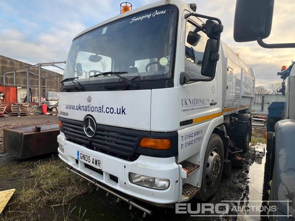 Mercedes Atego 1518 - Utcaseprő gép: 1 kép. Mercedes Atego 1518 - Utcaseprő gép: 1 kép.