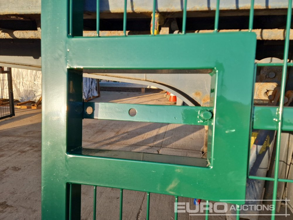 Mezőgazdasági gépek 4m x 2.3m Heavy Duty Galvanized Powder Coated Gate (2 of), 100mm x 100mm Post (2 of), Assembly Kit (Green): 7 kép.