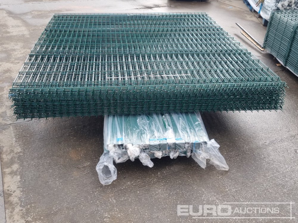 Mezőgazdasági gépek Unused Galvanised & Powder Coated Heavy Duty (5mm) Wire Mesh Fencing, 25 x H2.4m x W2.2m Panels, 26 x 60mm x 60mm x3m Posts, with Fittings (Green): 15 kép.