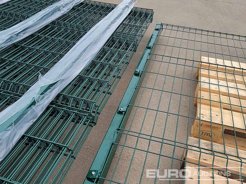 Mezőgazdasági gépek Unused Galvanised & Powder Coated Heavy Duty (5mm) Wire Mesh Fencing, 25 x H2.4m x W2.2m Panels, 26 x 60mm x 60mm x3m Posts, with Fittings (Green): 9 kép.