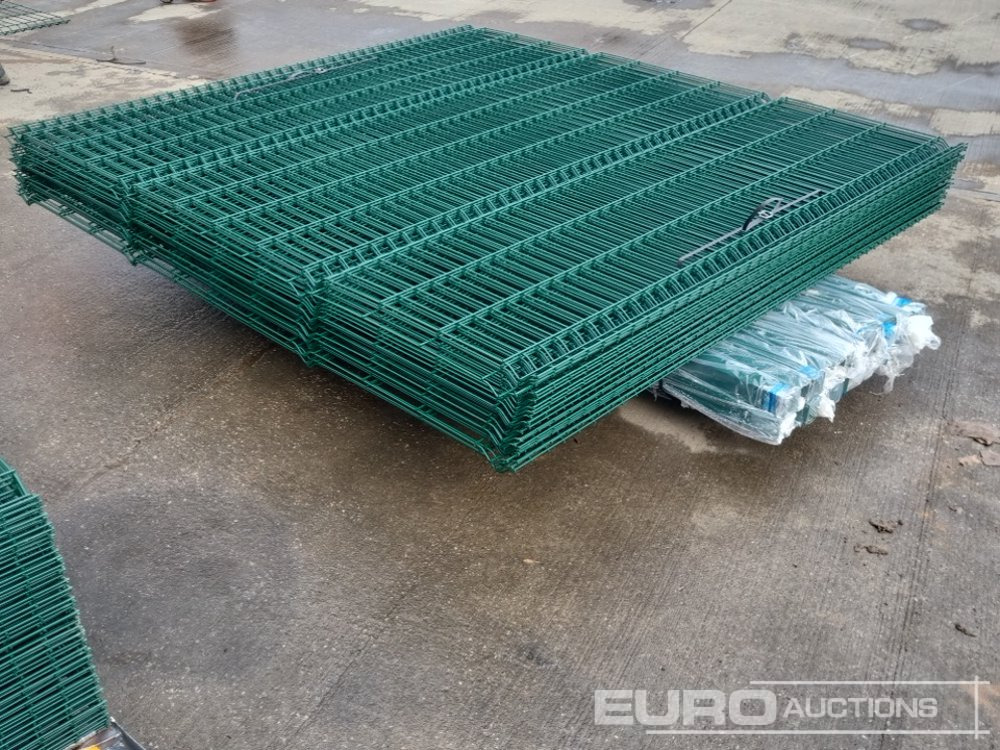 Mezőgazdasági gépek Unused Galvanised & Powder Coated Heavy Duty (5mm) Wire Mesh Fencing, 25 x H2.4m x W2.2m Panels, 26 x 60mm x 60mm x3m Posts, with Fittings (Green): 18 kép.