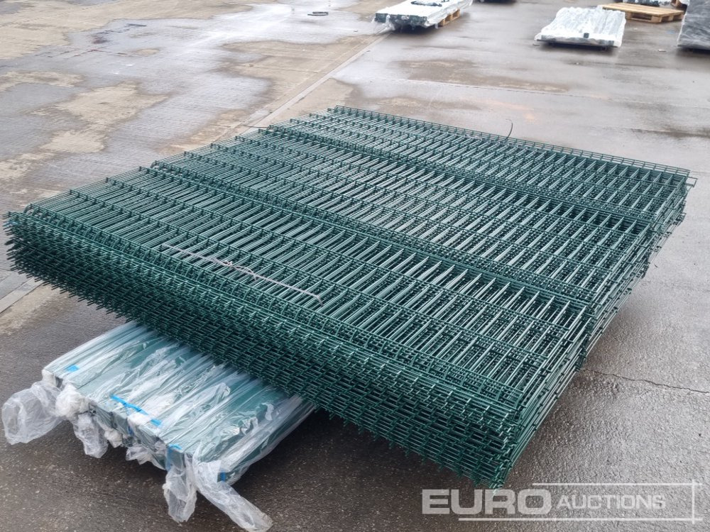 Mezőgazdasági gépek Unused Galvanised & Powder Coated Heavy Duty (5mm) Wire Mesh Fencing, 25 x H2.4m x W2.2m Panels, 26 x 60mm x 60mm x3m Posts, with Fittings (Green): 22 kép.