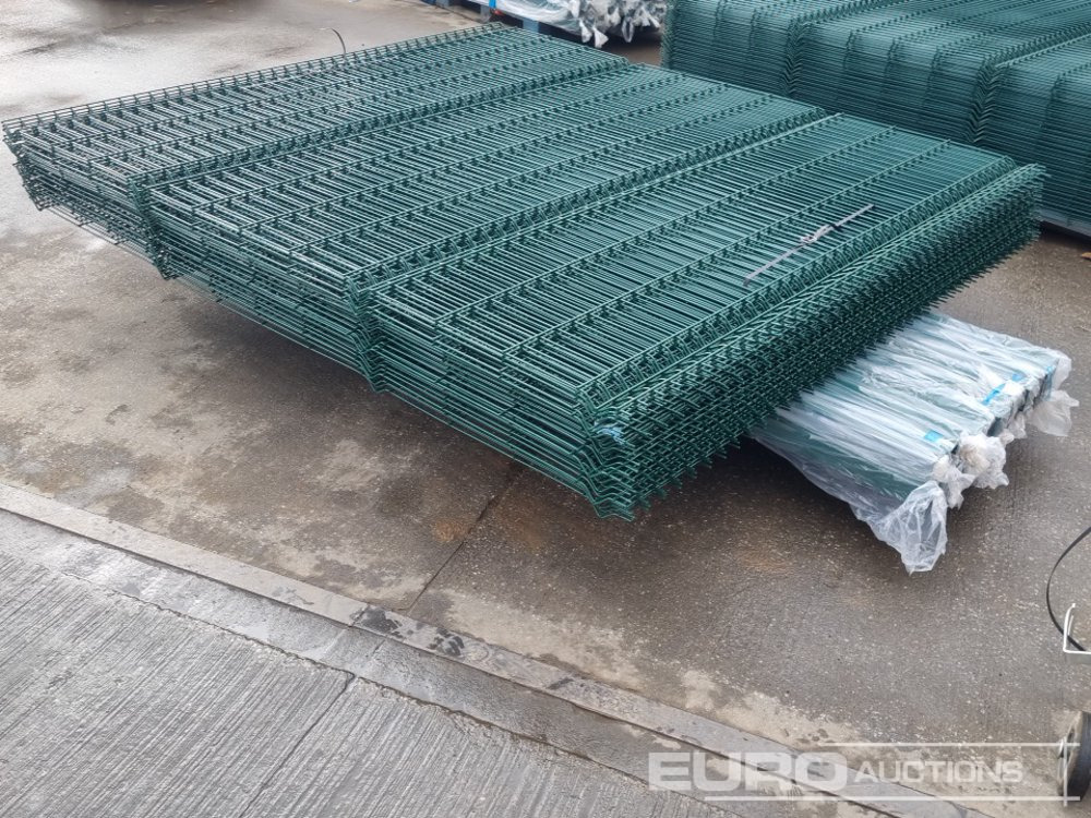 Mezőgazdasági gépek Unused Galvanised & Powder Coated Heavy Duty (5mm) Wire Mesh Fencing, 25 x H2.4m x W2.2m Panels, 26 x 60mm x 60mm x3m Posts, with Fittings (Green): 14 kép.