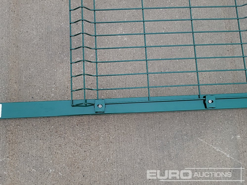 Mezőgazdasági gépek Unused Galvanised & Powder Coated Heavy Duty (5mm) Wire Mesh Fencing, 25 x H2.4m x W2.2m Panels, 26 x 60mm x 60mm x3m Posts, with Fittings (Green): 7 kép.