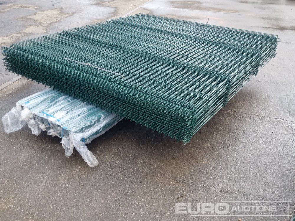 Mezőgazdasági gépek Unused Galvanised & Powder Coated Heavy Duty (5mm) Wire Mesh Fencing, 25 x H2.4m x W2.2m Panels, 26 x 60mm x 60mm x3m Posts, with Fittings (Green): 16 kép.