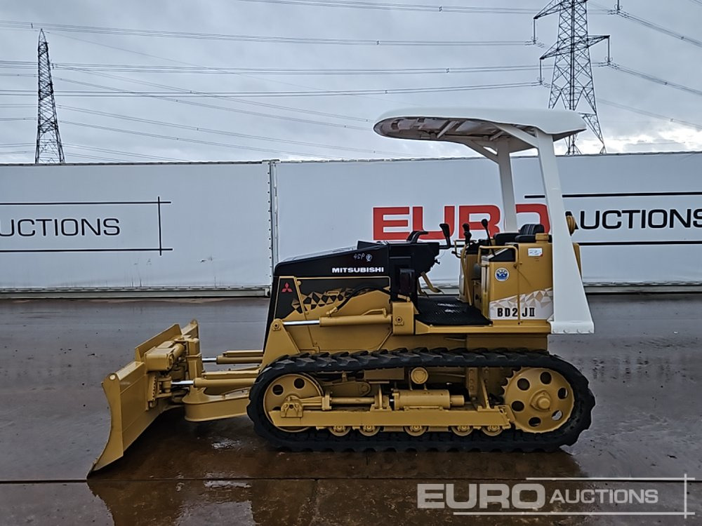Mitsubishi BD2J - Buldózer: 2 kép. Mitsubishi BD2J - Buldózer: 2 kép.
