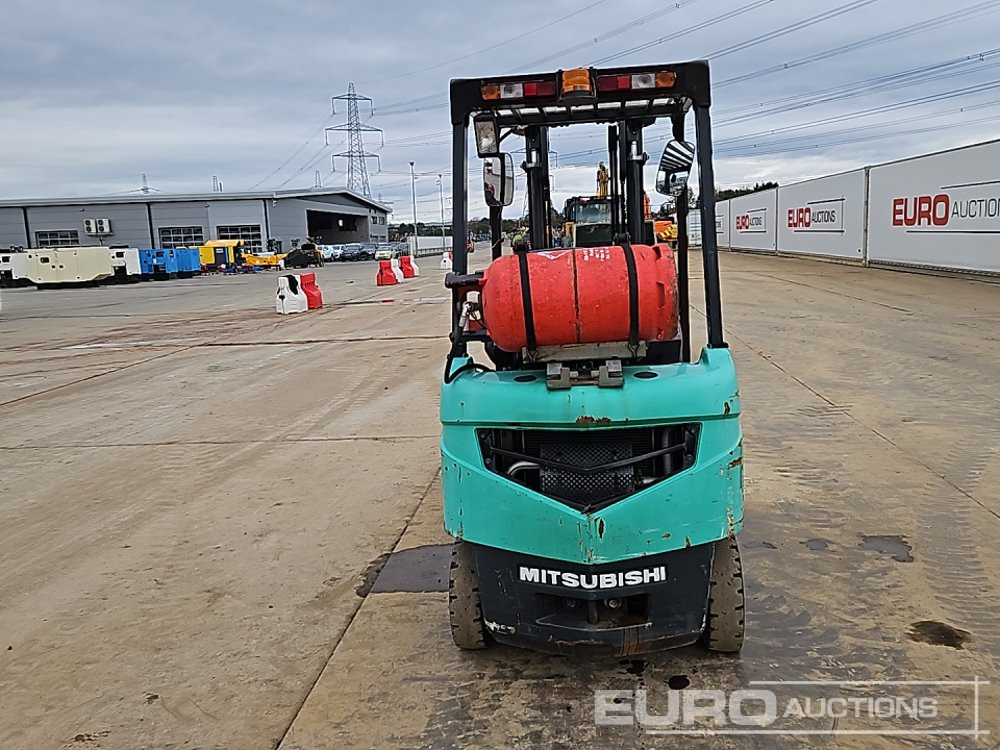 Mitsubishi FG15T - Villás targonca: 4 kép. Mitsubishi FG15T - Villás targonca: 4 kép.