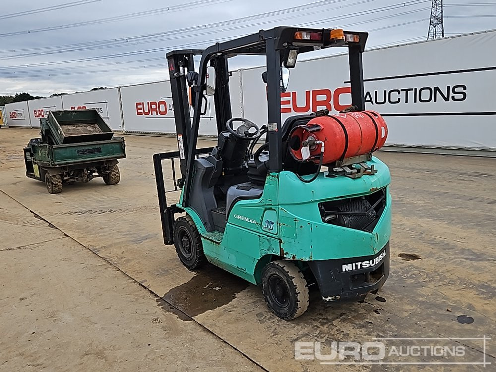 Mitsubishi FG15T - Villás targonca: 3 kép. Mitsubishi FG15T - Villás targonca: 3 kép.