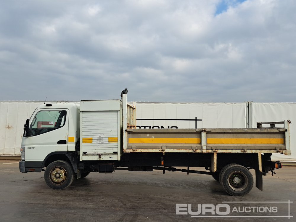 Mitsubishi Fuso CANTER 7C18 - Billenőplatós teherautó: 2 kép. Mitsubishi Fuso CANTER 7C18 - Billenőplatós teherautó: 2 kép.