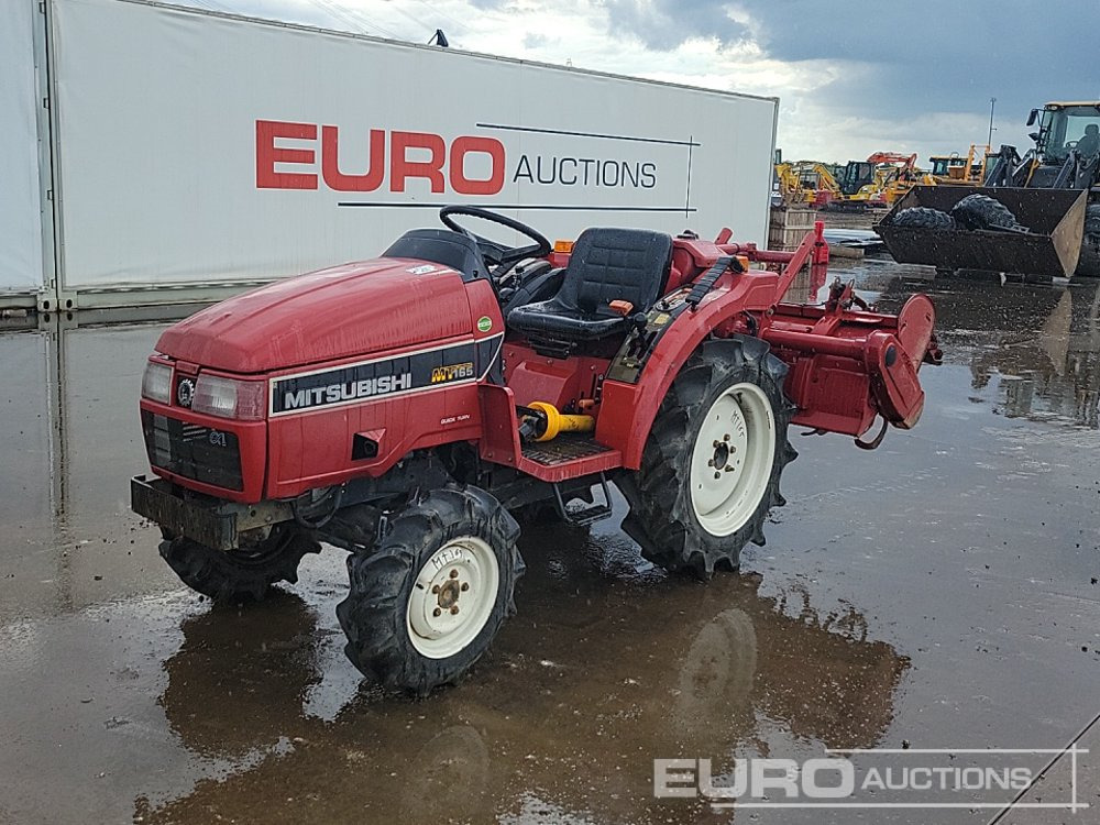 Mitsubishi MT165 - Kistraktor: 1 kép. Mitsubishi MT165 - Kistraktor: 1 kép.