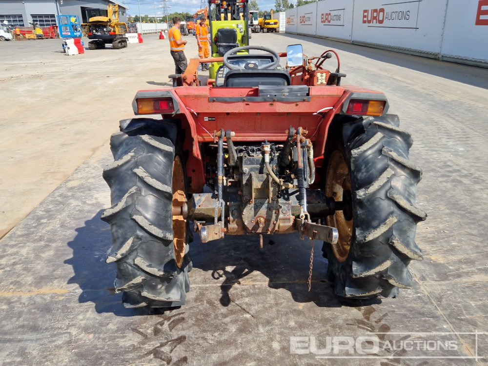 Mitsubishi MT24 - Kistraktor: 4 kép. Mitsubishi MT24 - Kistraktor: 4 kép.
