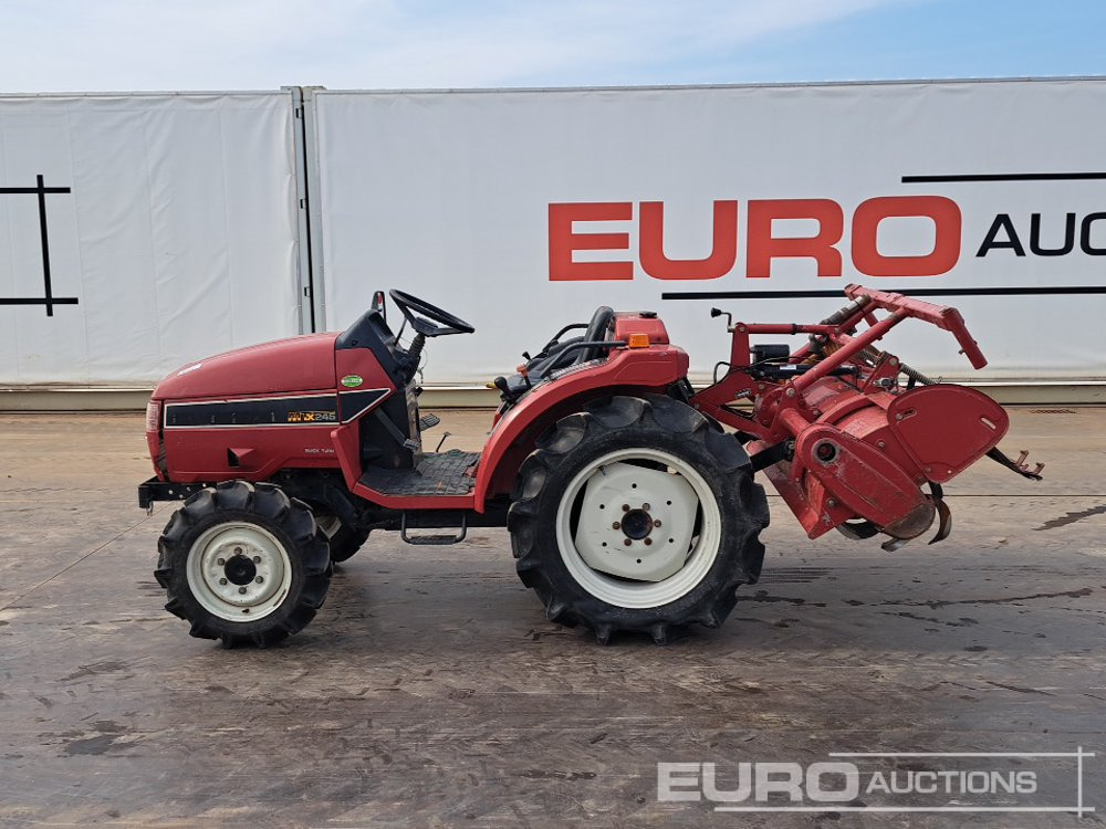 Mitsubishi MTX245 - Kistraktor: 2 kép. Mitsubishi MTX245 - Kistraktor: 2 kép.