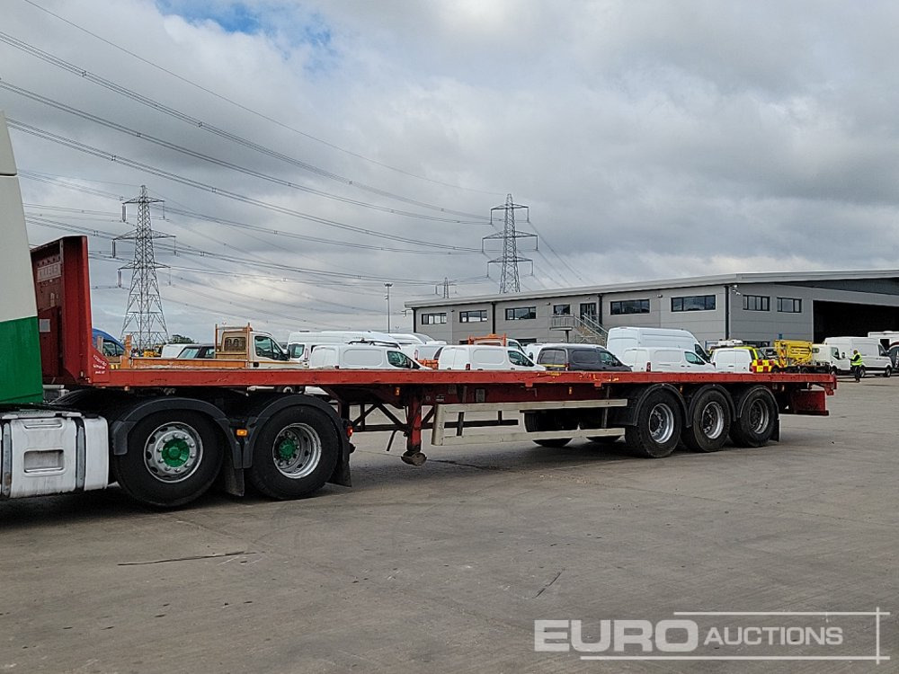 Montracon Tri Axle Flatbed Trailer - Platós félpótkocsi: 1 kép. Montracon Tri Axle Flatbed Trailer - Platós félpótkocsi: 1 kép.