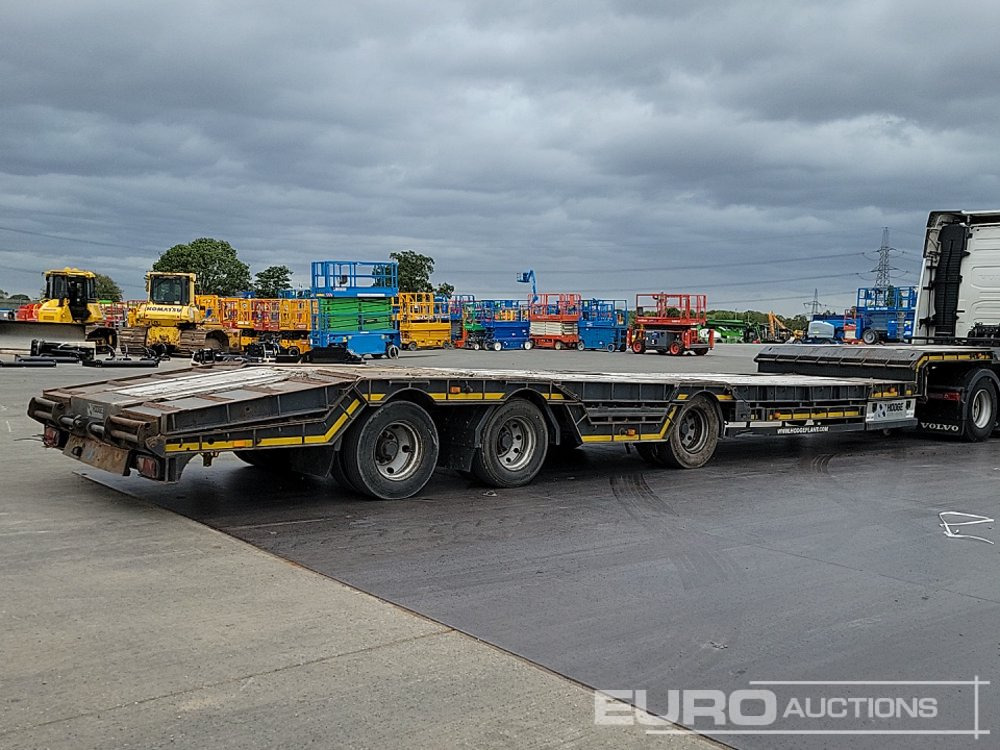Montracon Tri Axle Step Frame Low Loader Trailer - Félpótkocsi mélybölcsős: 5 kép. Montracon Tri Axle Step Frame Low Loader Trailer - Félpótkocsi mélybölcsős: 5 kép.