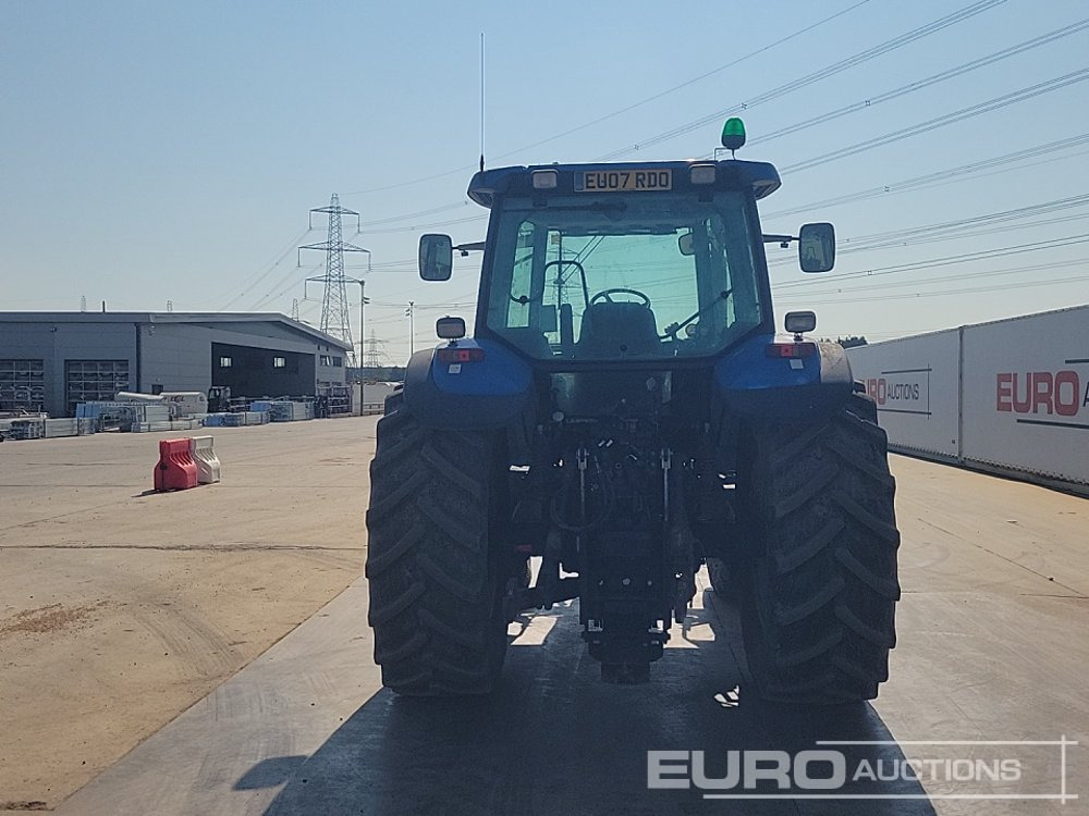 New Holland TM155 - Traktor: 4 kép. New Holland TM155 - Traktor: 4 kép.